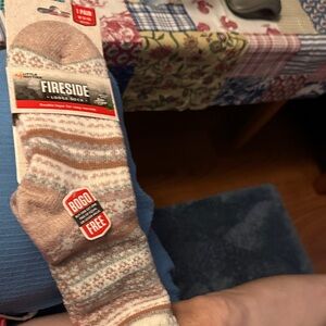 Fireside Lodge Men's Beige and Cream Socks